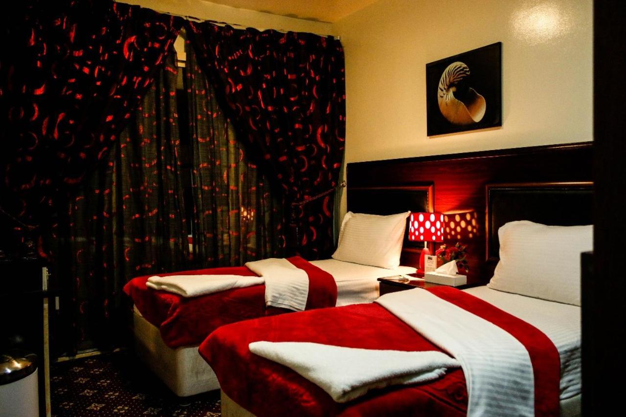 Karoon Hotel Дубай Екстериор снимка
