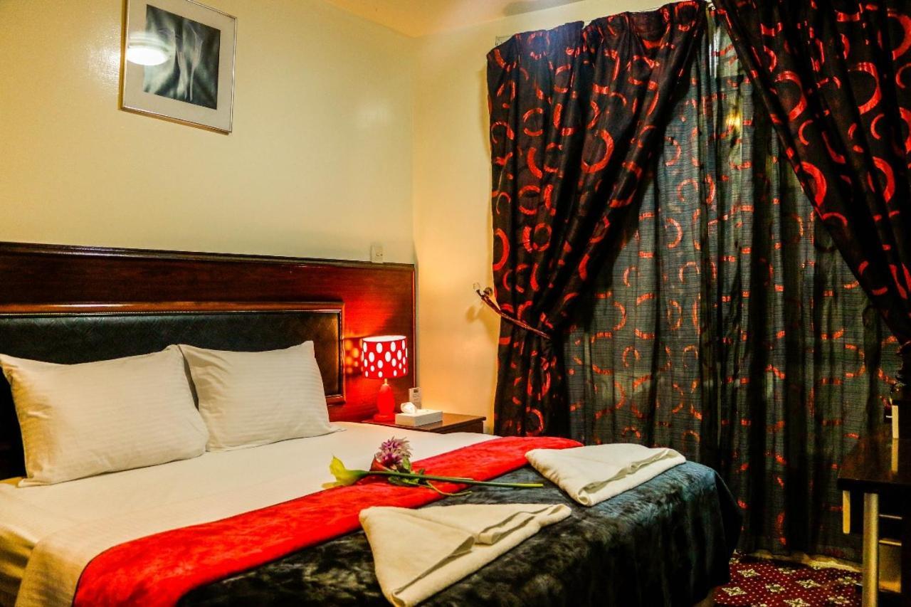 Karoon Hotel Дубай Екстериор снимка
