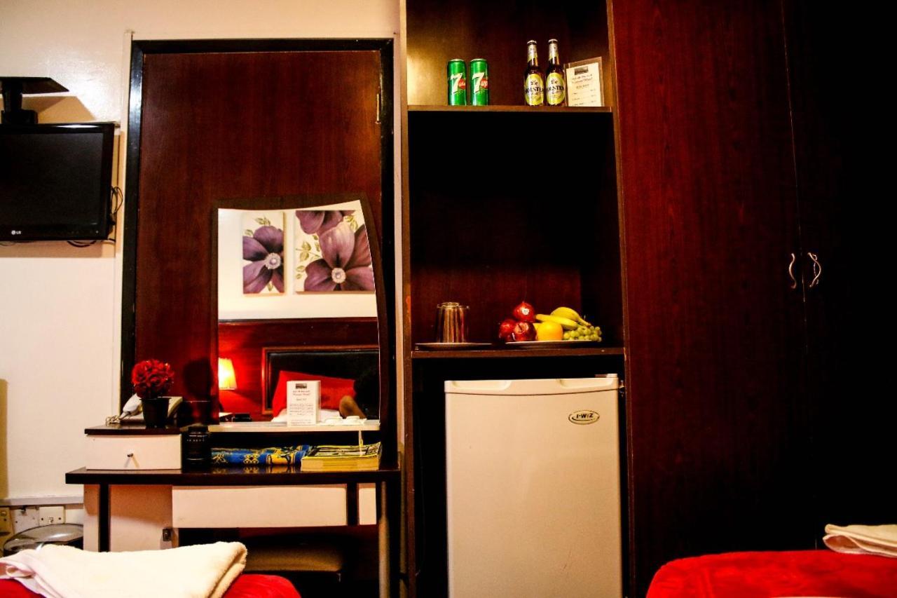 Karoon Hotel Дубай Екстериор снимка
