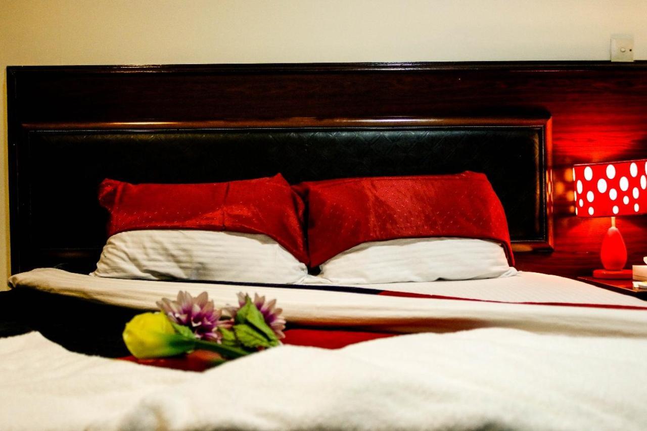 Karoon Hotel Дубай Екстериор снимка