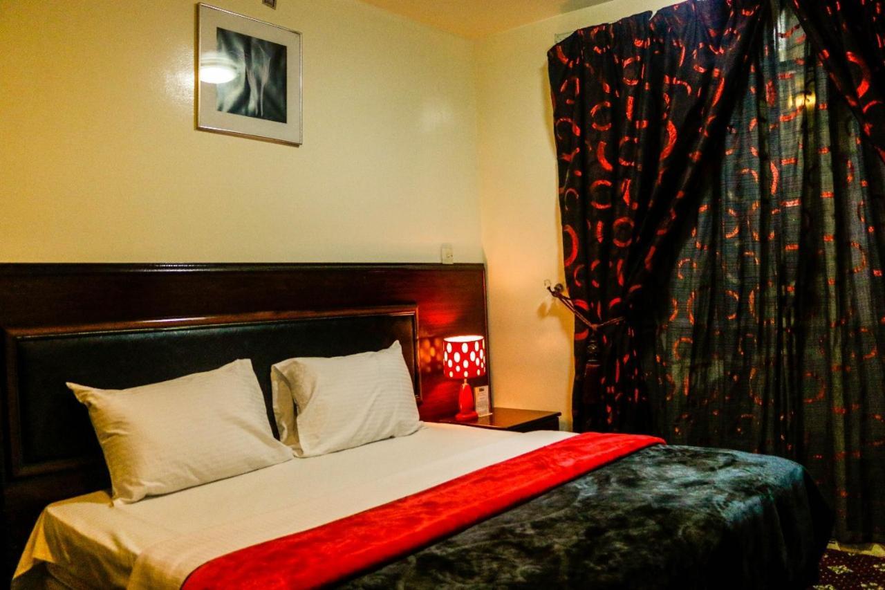 Karoon Hotel Дубай Екстериор снимка