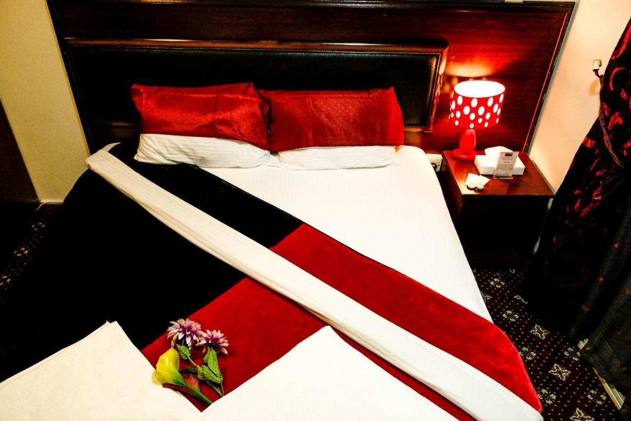 Karoon Hotel Дубай Екстериор снимка